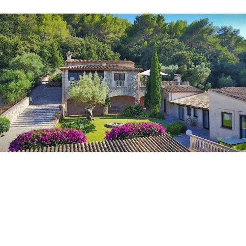 Magnificent modern villa with sauna. Special Prices Car Hire for our guests