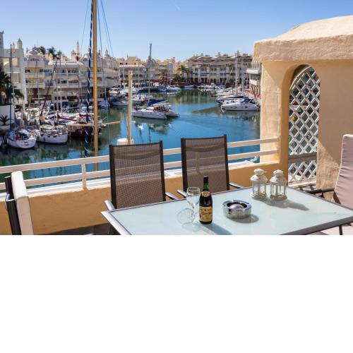 Magnifico apartamento con vistas en Puerto Marina
