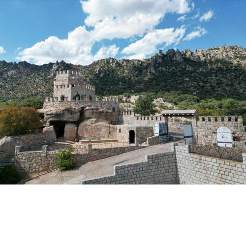 Magnífico Castillo privado, elevado en la roca