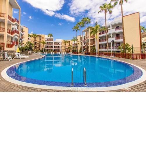 Magnifico y amplio apartamento con piscina a pie de playa natural