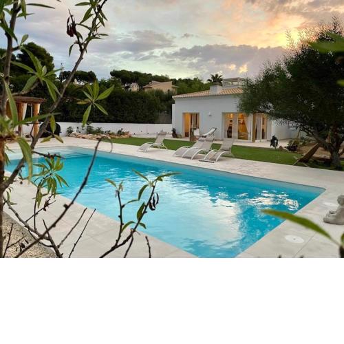 Magnifique villa avec piscine privée- parking- 5 mn de la plage