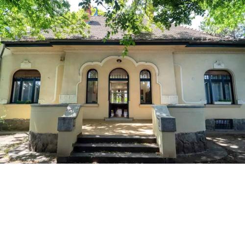 Magyaros-szecessziós Villa