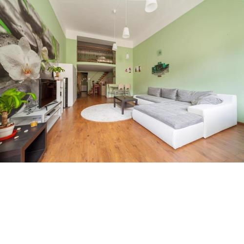 Main Street Apartment / Heart of BP