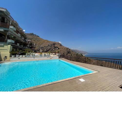 Maison Blue