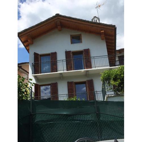Maison de campagne dans le village