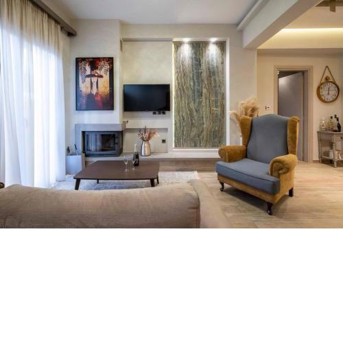 Maison De Luxx A10, Cozy Apartment with Garden In Larissa
