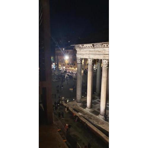 MAISON " PANTHEON VIEW " in front of Pantheon