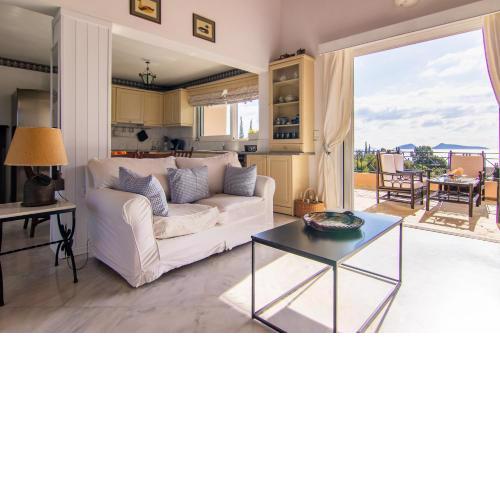 Maison with apartments near to the beach