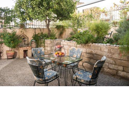 Maisonette with garden in the heart of the historical Kalamata center