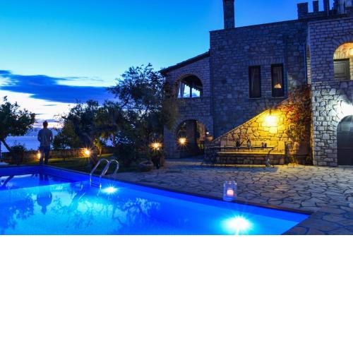 Majestic Chateau - Spectacular Seascapes & Pool