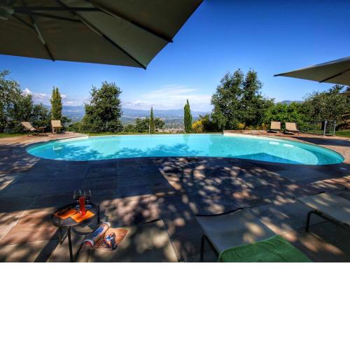 Majestic Farmhouse in Loro Ciuffenna with Pool