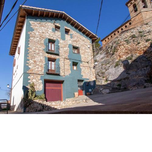Majestic holiday home in Benabarre with balcony