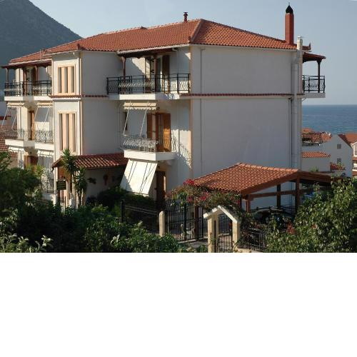 Makis Studios & Apartments