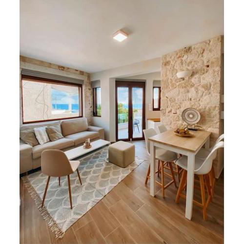Makry-Gialos Luxury Seaview Apartment