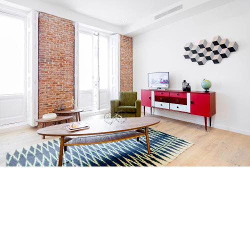 Malasaña Apartment by Flatsweethome