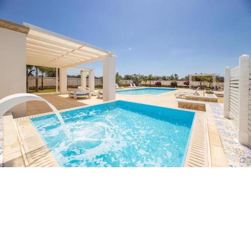Malaspina luxury pool