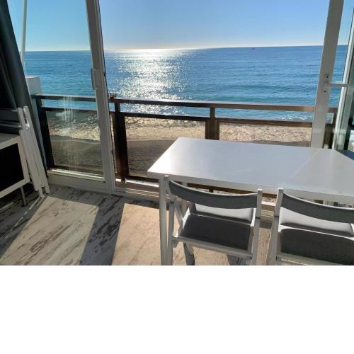 Malibu - “Vive en la playa” “Live on the beach”