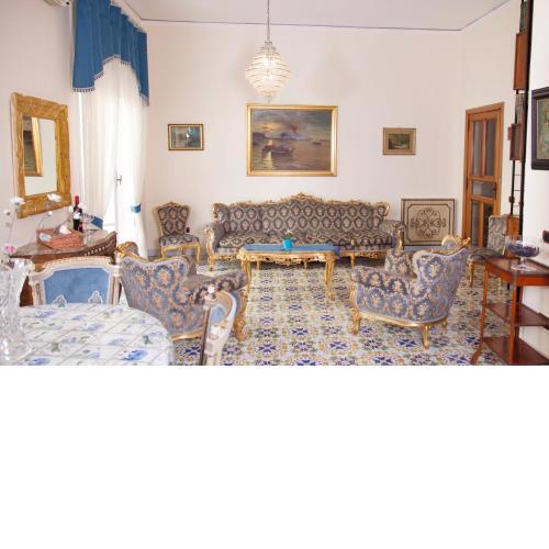Maman Suite, city center near Molo Beverello