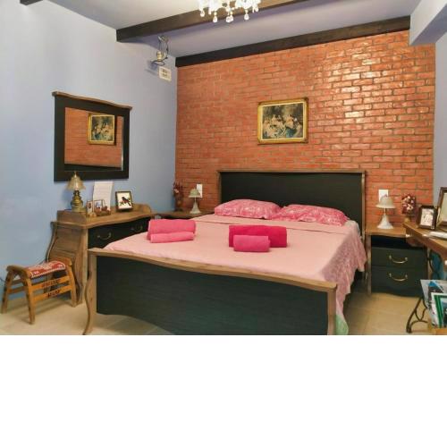 Mama's Cozy Room 1