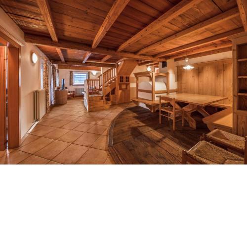Mandarda stile rustico 6/8 letti