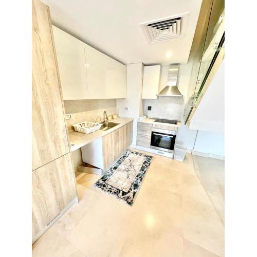 Mangroovy Apartment with An Amazing Terrace Pool View