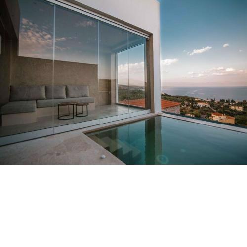 Mani Luxury Suites and Studios in Gytheio with Private Pools