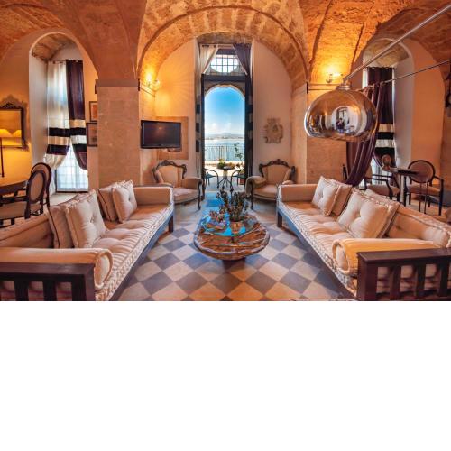 Maniace Suites