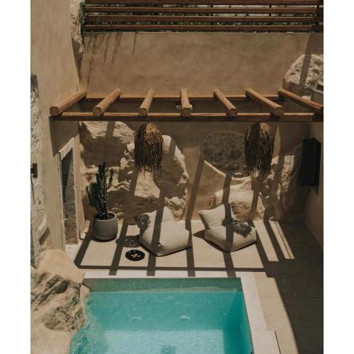 Manili Boutique Suites & Villas