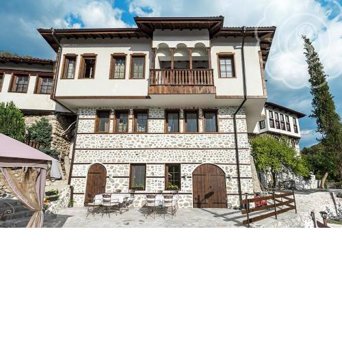 Manoleva House