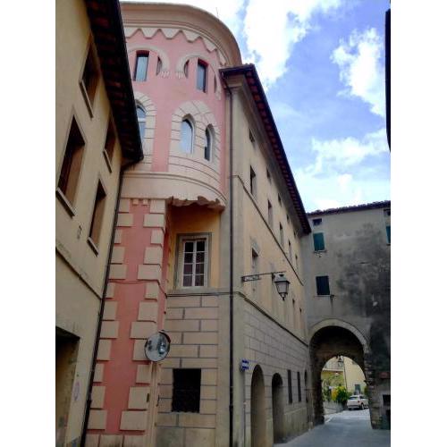 Mansarda con solarium panoramico su centro storico di Sarteano vicino alle famose terme della Val d'Orcia
