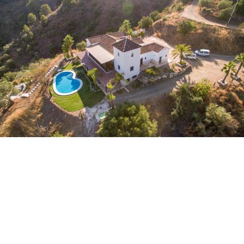 Mansion 7 bedrooms 6 bathrooms private pool heated in cold months and privacy of 5 ha pure nature 'San Jacinto'
