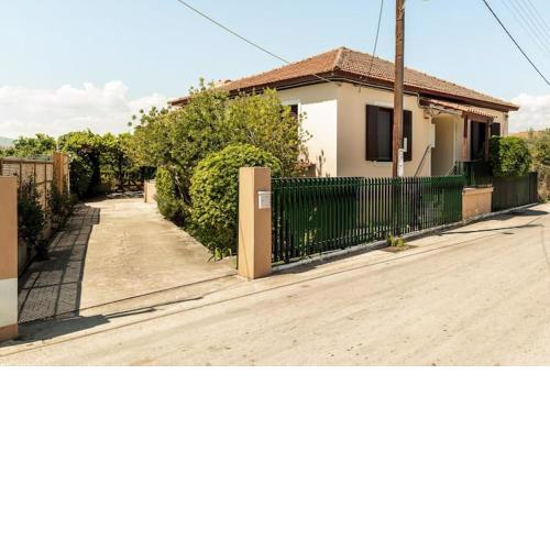 Mansion of 120 m2, with high ceilings and big yard