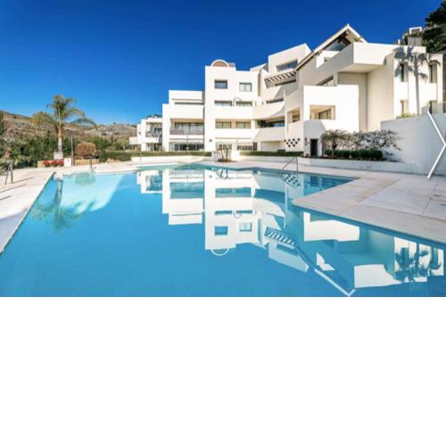 Marbella Luxe Apartement Los Flamingos Tee 5