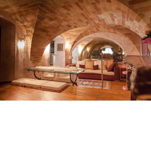 MarcheAmore - Bottega di Giacomino for art lovers, with private courtyard