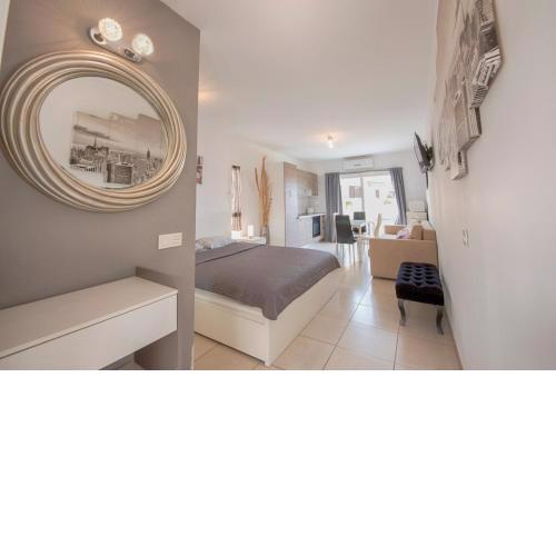 Mareverde Poolview Studio O006