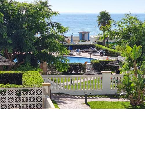 Marina de La Duquesa beachfront appartment
