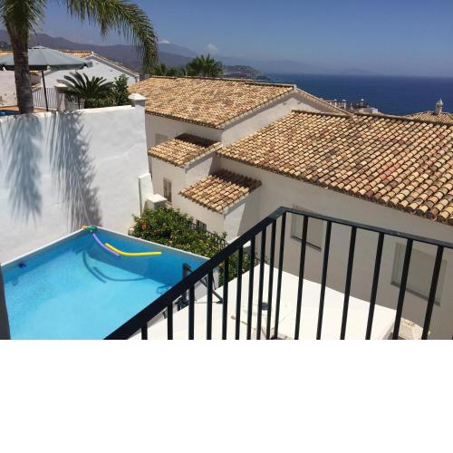 Marina del Este sea view half villa