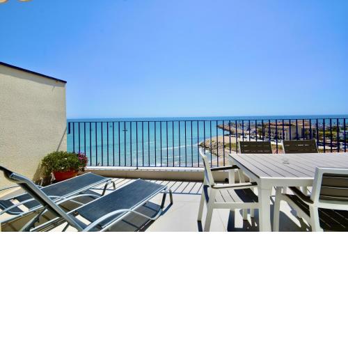 MARINA stunning duplex with views over the beach
