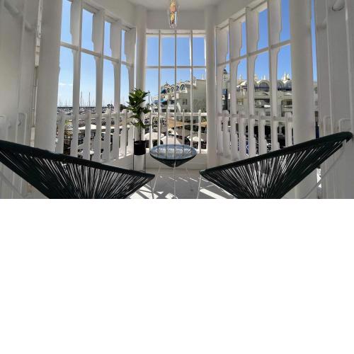 Marina Views Luxury Apartment