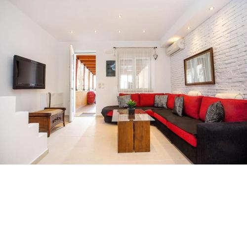 MARINA'S HOUSE AT KAZERMA REGGINA IS LOCATED IN A QUIET NEIGHBORHOOD IN RHODOS CENTER