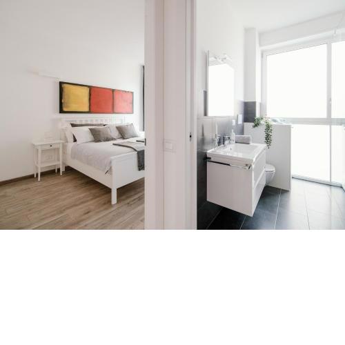 Mark's Gallery Apartment by MyHomeInComo