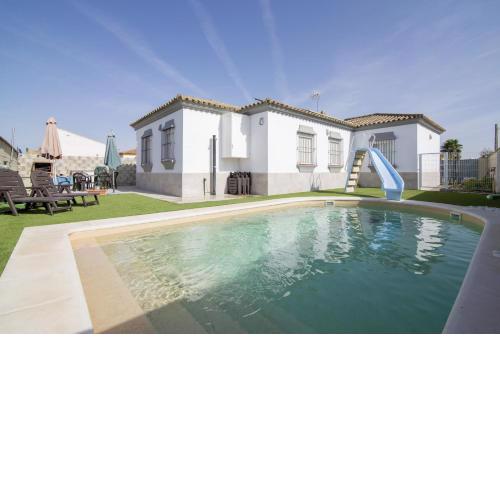 Marshes & Beach 3BR Villa - Private Pool & Terrace