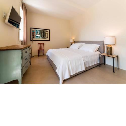Master Deluxe Modern Suite With View