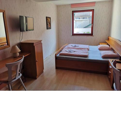 Máté Pension
