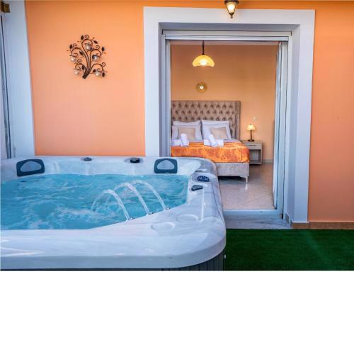 Matina's Family House with your Private Jacuzzi!
