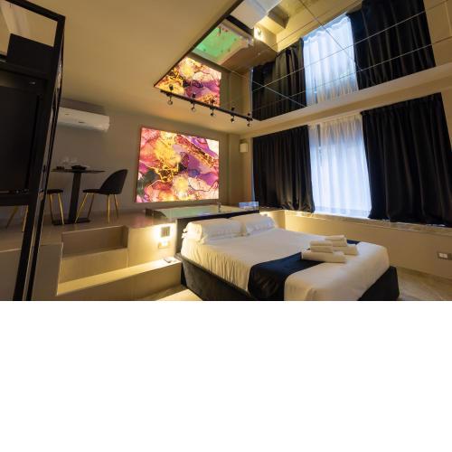 MAXIMUM EXCLUSIVE SUITE
