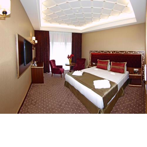 MB Deluxe Hotel