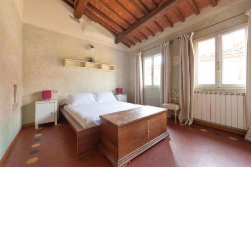 Medieval Tower house near Ponte Vecchio - Florence