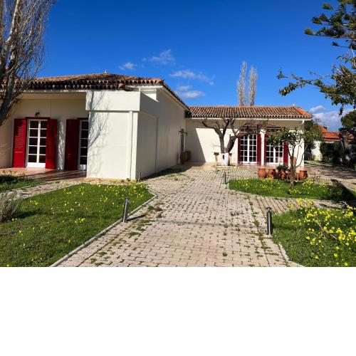Mediterenian house with beautiful garden