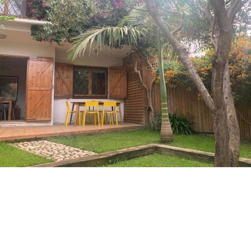 Mediterranean house: beach, pool and charm garden